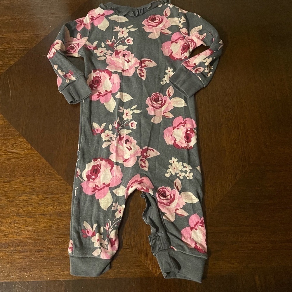 Modern Moments by Gerber | Black Floral Pjs and Onesie | 6-9 mo - Picture 2 of 8